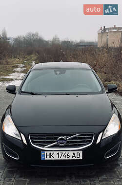 Седан Volvo S60 2013 в 