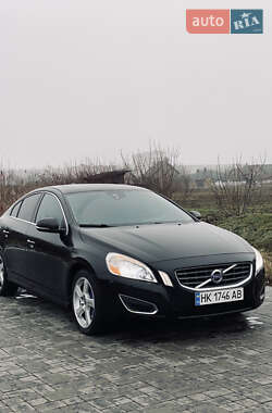 Седан Volvo S60 2013 в 