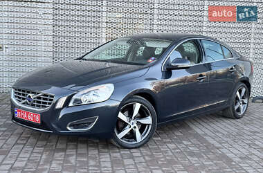 Седан Volvo S60 2011 в Львові