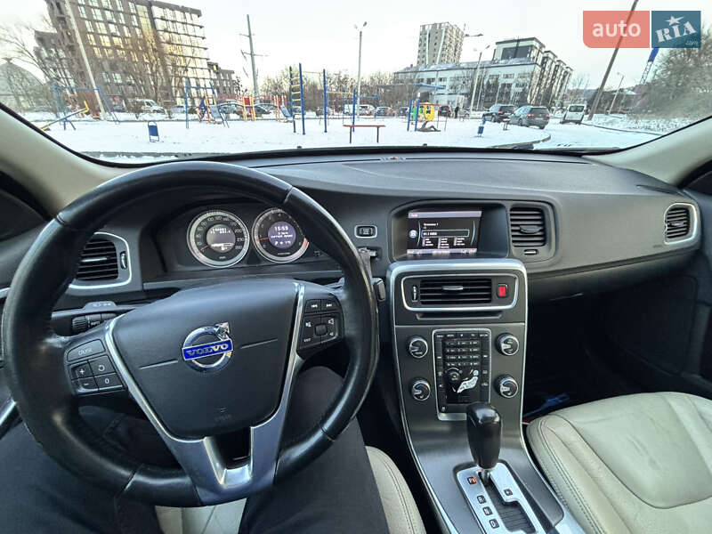 Седан Volvo S60 2012 в Львове