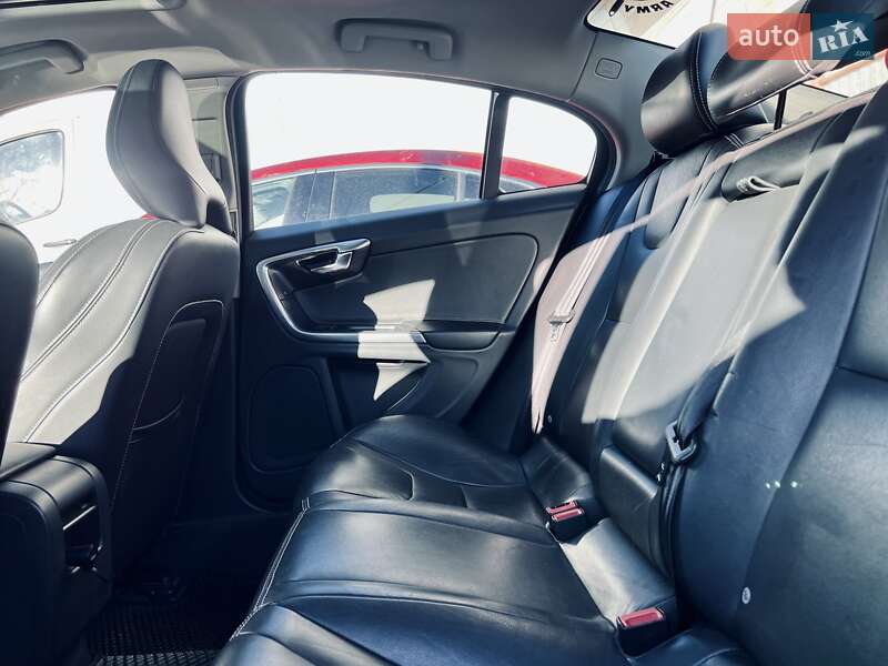 Седан Volvo S60 2016 в Киеве