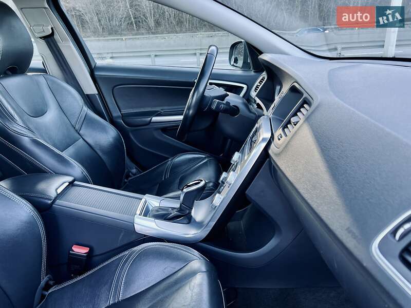 Седан Volvo S60 2016 в Киеве