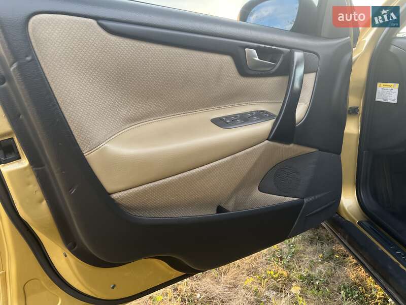 Седан Volvo S60 2001 в Краснограді