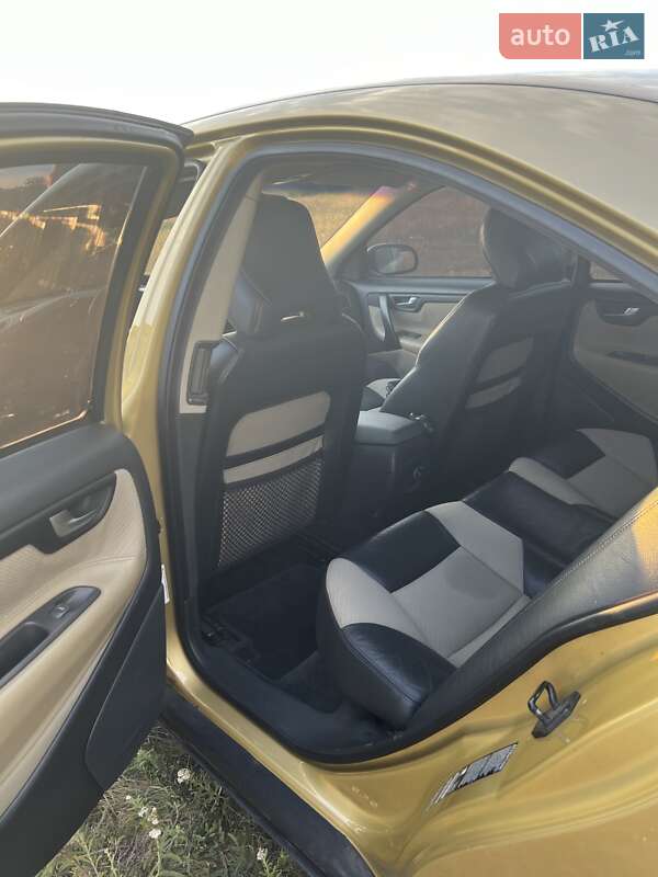 Седан Volvo S60 2001 в Краснограді