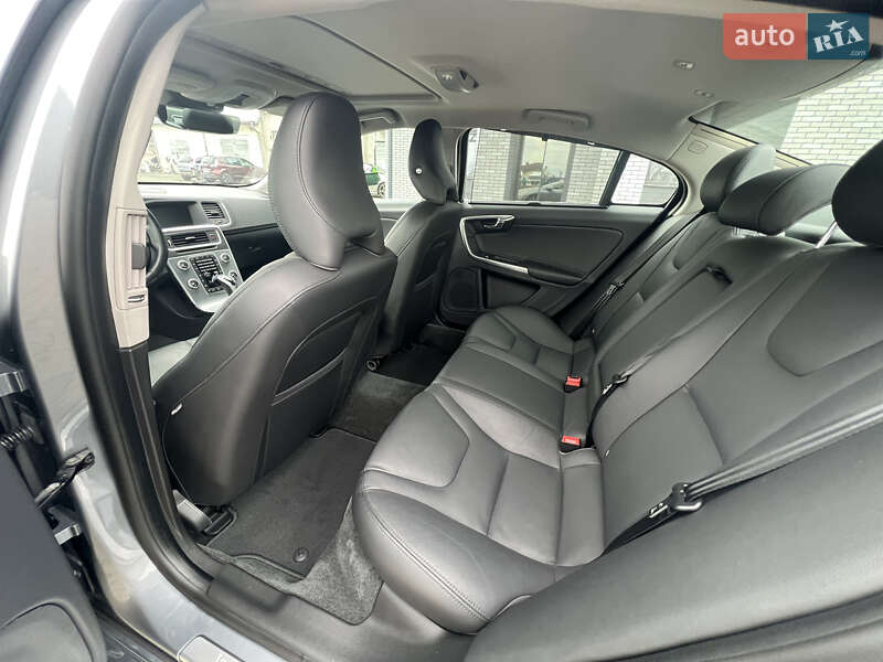 Седан Volvo S60 2016 в Луцке