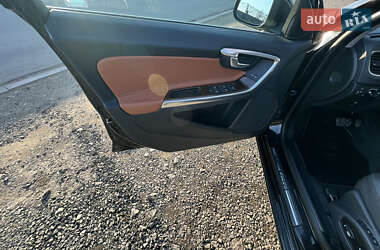 Седан Volvo S60 2012 в 
