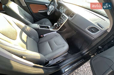 Седан Volvo S60 2012 в 