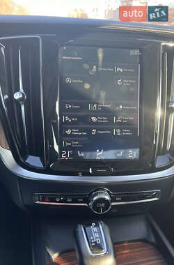 Седан Volvo S60 2019 в 