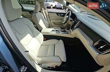 Седан Volvo S60 2019 в 