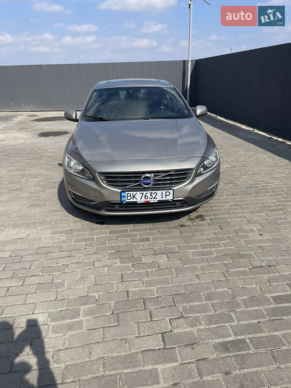 Седан Volvo S60 2014 в Здолбуніві