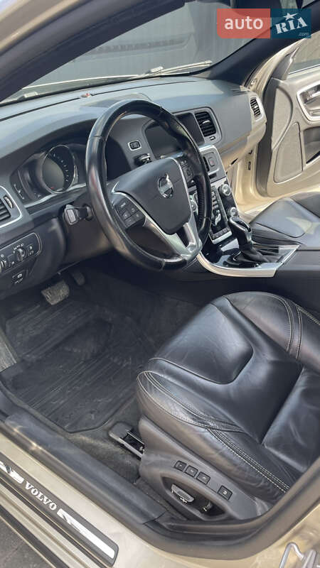 Седан Volvo S60 2014 в Здолбуніві
