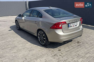 Седан Volvo S60 2014 в 