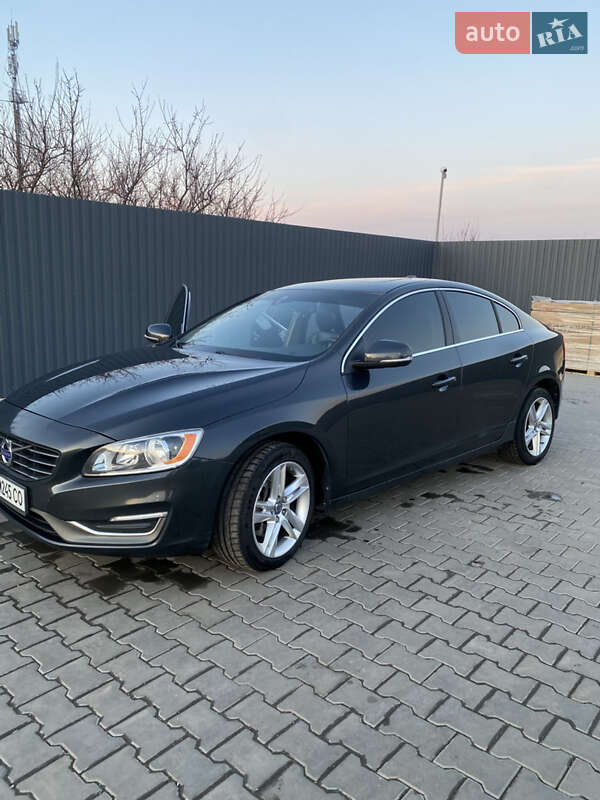 Седан Volvo S60 2013 в Южноукраинске