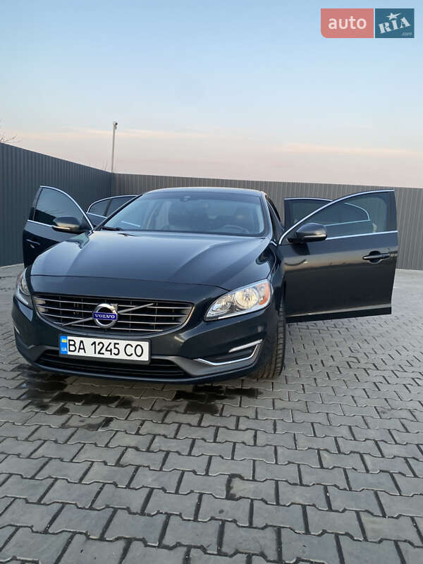 Седан Volvo S60 2013 в Южноукраинске