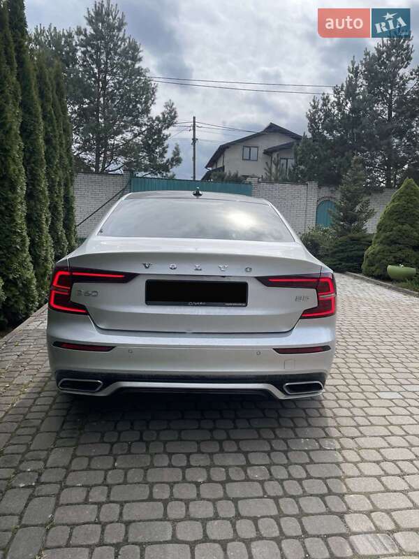 Седан Volvo S60 2022 в 