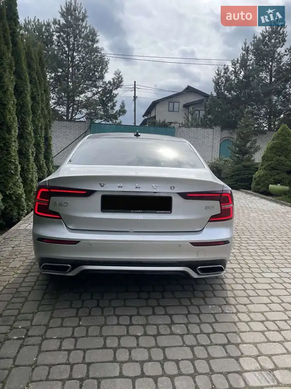 Седан Volvo S60 2022 в 