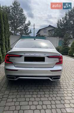 Седан Volvo S60 2022 в 