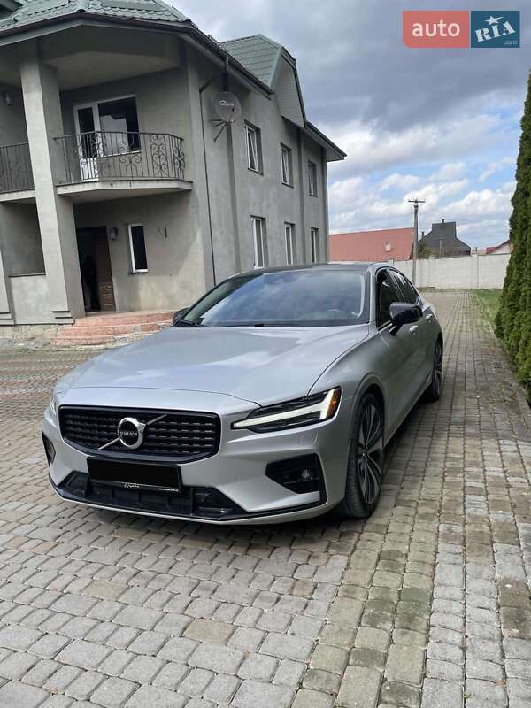 Седан Volvo S60 2022 в Львові