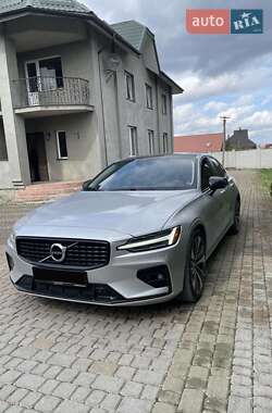 Седан Volvo S60 2022 в 