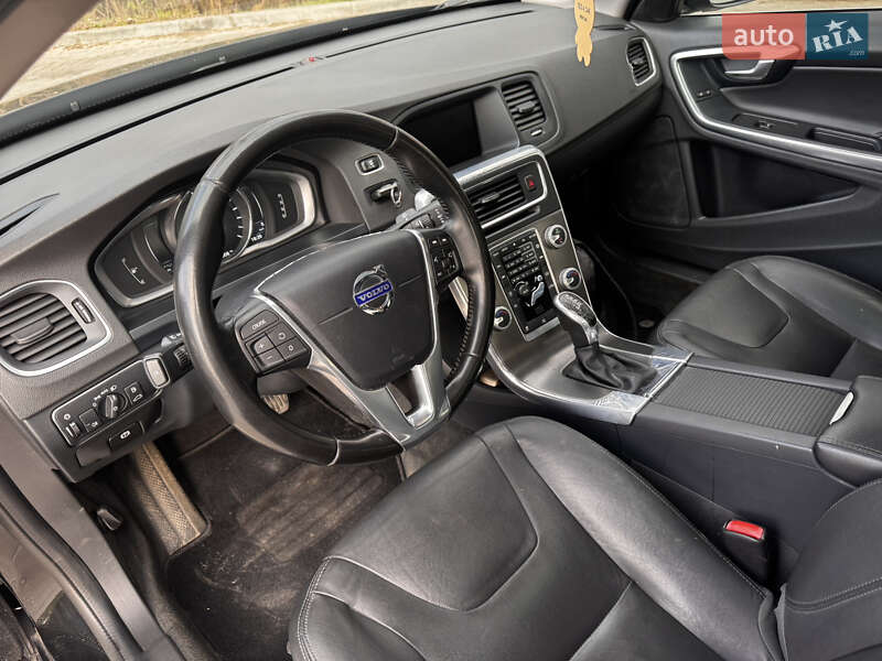 Седан Volvo S60 2015 в Тернополе