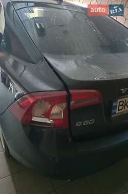 Седан Volvo S60 2011 в 