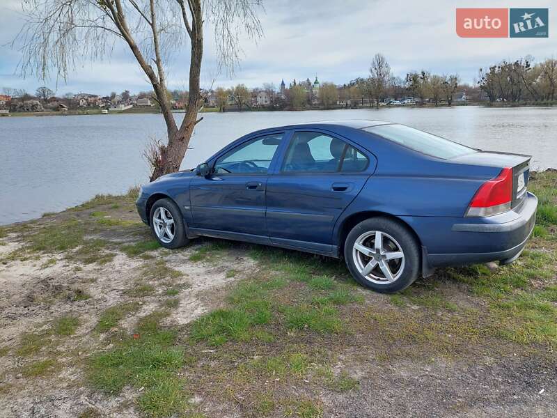 Седан Volvo S60 2002 в Боровой