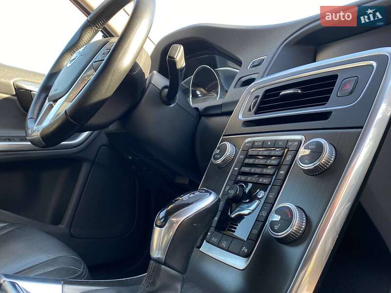 Седан Volvo S60 2016 в Львове
