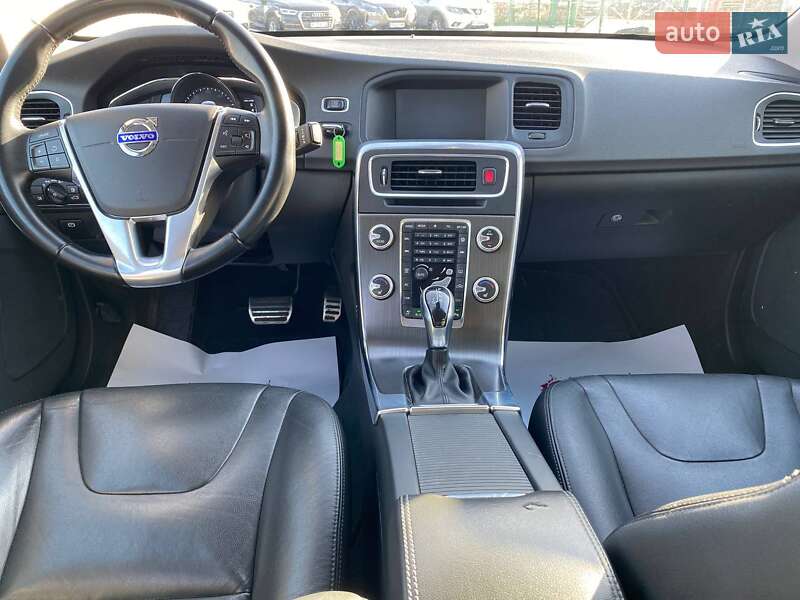 Седан Volvo S60 2016 в Львове