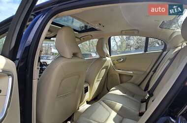 Седан Volvo S60 2015 в 