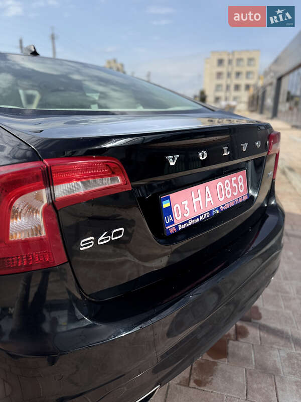 Седан Volvo S60 2016 в Нетешине