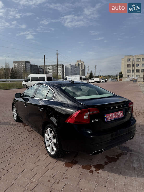 Седан Volvo S60 2016 в Нетешине