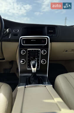 Седан Volvo S60 2016 в 