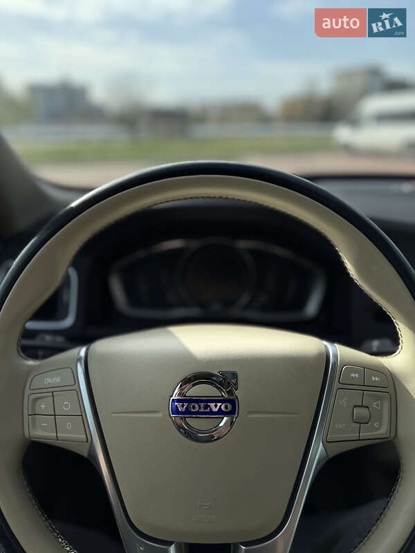 Седан Volvo S60 2016 в Нетешине