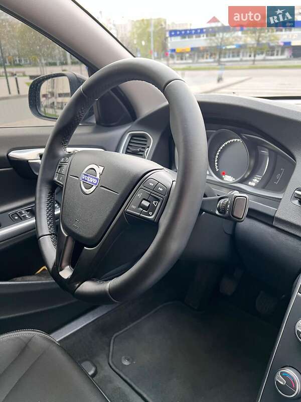 Седан Volvo S60 2017 в Киеве