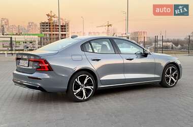 Седан Volvo S60 2023 в 