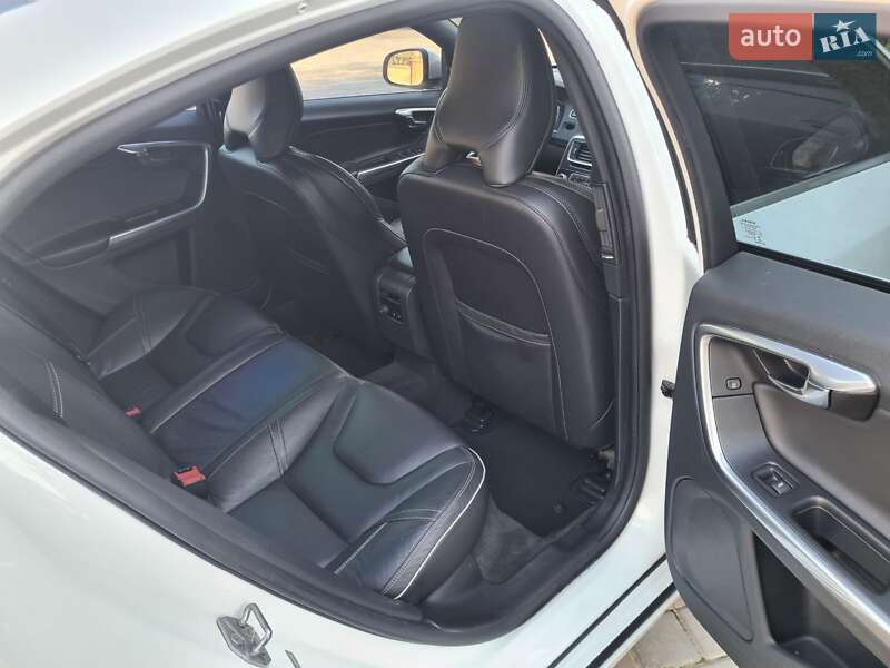 Седан Volvo S60 2015 в Ивано-Франковске