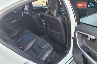 Седан Volvo S60 2015 в 