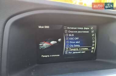 Седан Volvo S60 2015 в 