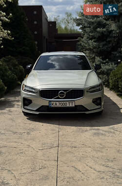 Седан Volvo S60 2019 в 
