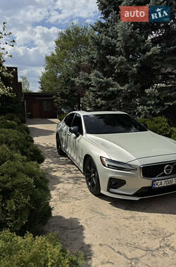 Седан Volvo S60 2019 в 