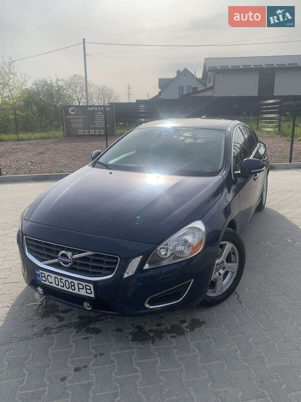 Седан Volvo S60 2012 в Львове