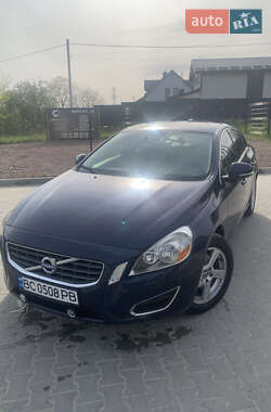 Седан Volvo S60 2012 в 