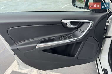 Седан Volvo S60 2015 в 