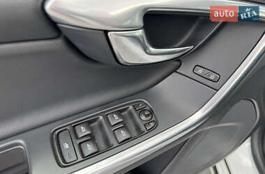 Седан Volvo S60 2015 в 
