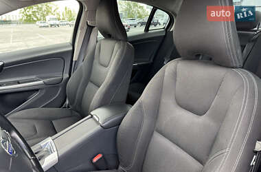 Седан Volvo S60 2015 в 