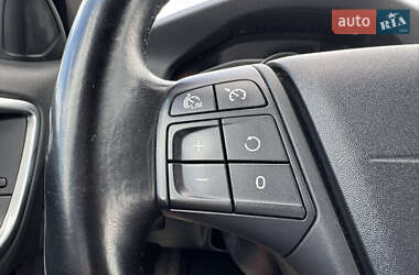 Седан Volvo S60 2015 в 
