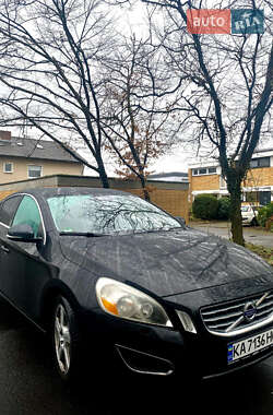 Седан Volvo S60 2012 в 