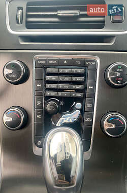 Седан Volvo S60 2012 в 
