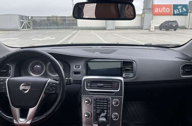 Седан Volvo S60 2012 в 