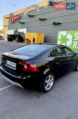 Седан Volvo S60 2010 в 